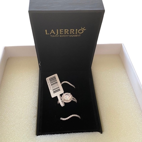 *SOLD*. Lajerrio Engagement/Wedding Ring Set - Picture 5 of 8